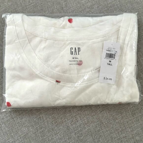 Strawberry Print Tee- TALL 🍓 - Picture 1 of 3